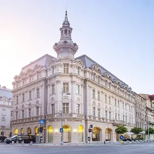 Grand Continental Hotel